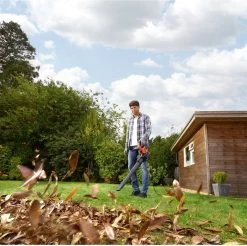 Black & Decker BLACK+DECKER BEBLV300SB-QS Bladblazer - 404 Km/u - 3000W - Zuig-/blaasfunctie - Gesnoerd -Tuin Gerelateerd 1200x1195 1