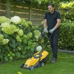 Powerplus POWXG6212T Elektrische Grasmaaier - Grasmachine Voor Kleine En Middelgrote Tuin - 1300W - Maaibreedte 320mm - Verstelbare Maaihoogte - 30L Opvangbak - Incl. Grastrimmer 250W -Tuin Gerelateerd 1200x1200 597