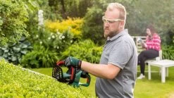 Bosch UniversalHedgeCut 60 Heggenschaar - Op Snoer - Lengte 60 Cm -Tuin Gerelateerd 1200x675 28