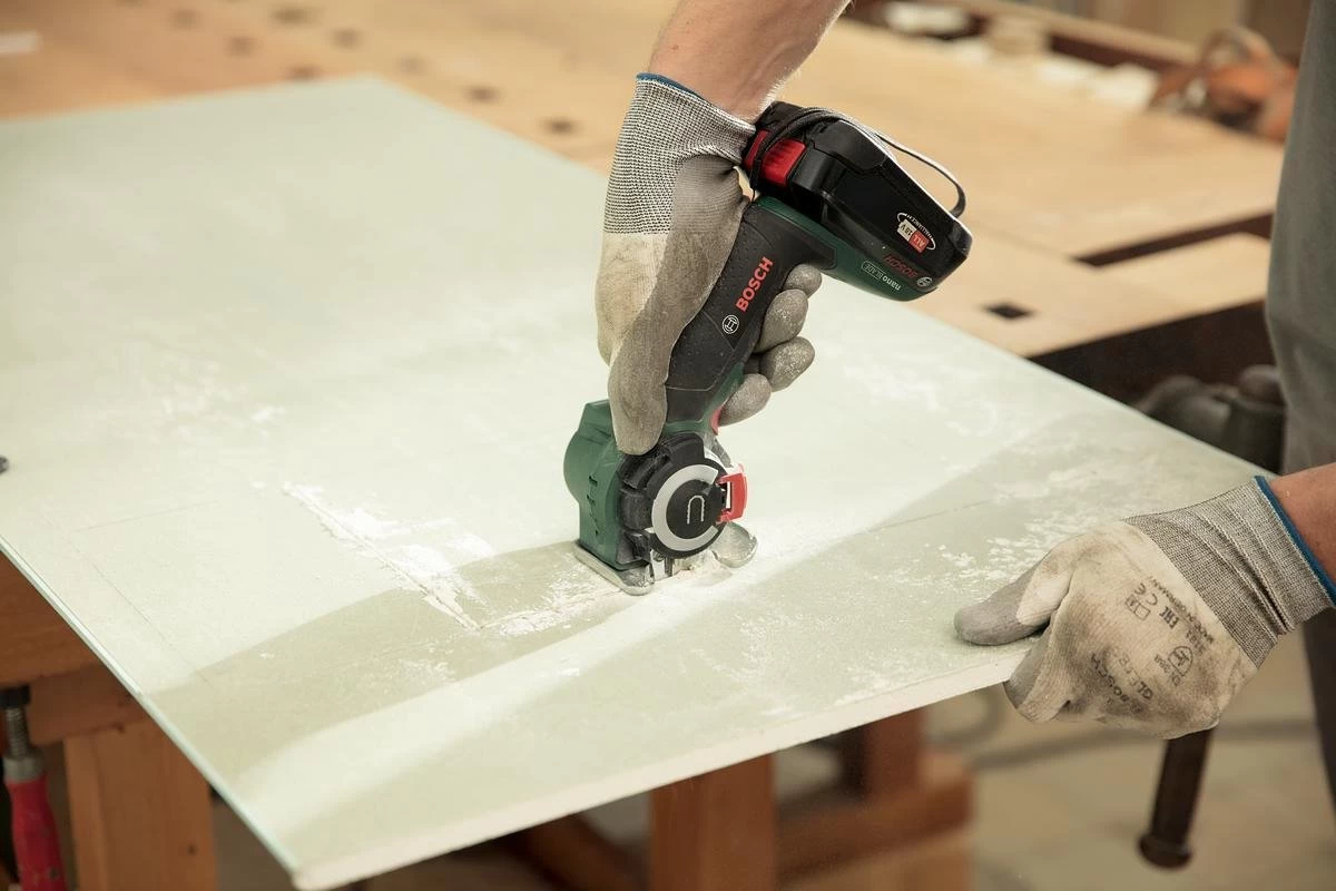 Bosch AdvancedCut 18 Microkettingzaag - Met 1 X 18 V Accu En Lader 8 Bosch AdvancedCut 18 Microkettingzaag - Met 1 X 18 V Accu En Lader - Afbeelding 6