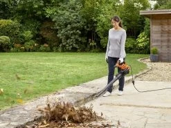 Black & Decker BLACK+DECKER BEBLV301 Bladblazer - Blaas En Zuigfunctie - Rugzak Als Opvangzak 26 Black & Decker BLACK+DECKER BEBLV301 Bladblazer - Blaas En Zuigfunctie - Rugzak Als Opvangzak -Tuin Gerelateerd 1200x900 23