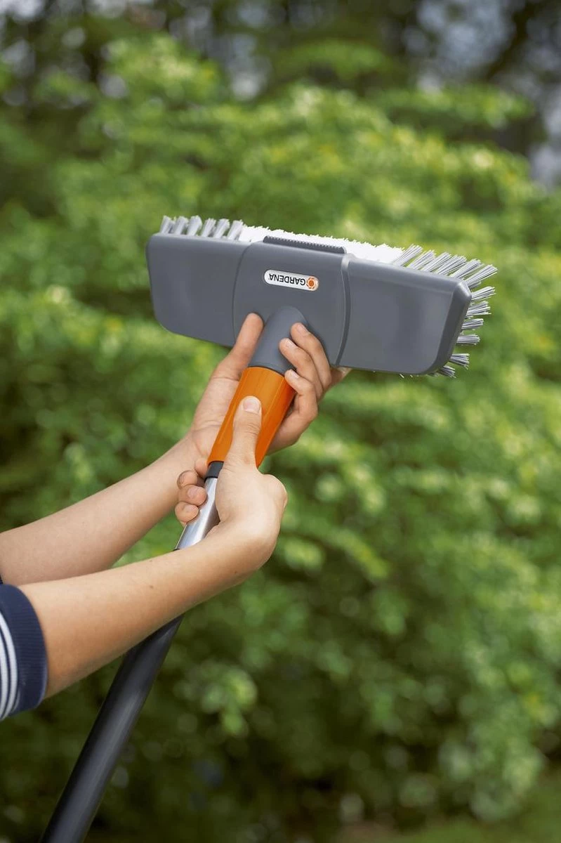 GARDENA Cleansystem Comfort Schrobber - Reinigen Van Paden - Terras - Oprit 5 GARDENA Cleansystem Comfort Schrobber - Reinigen Van Paden - Terras - Oprit - Afbeelding 3
