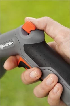 GARDENA - Comfort Reinigingsbroes - Spuitpistool - Traploos Instelbaar -Tuin Gerelateerd 800x1200 72