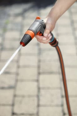 GARDENA - Comfort Reinigingsbroes - Spuitpistool - Traploos Instelbaar -Tuin Gerelateerd 800x1200 75