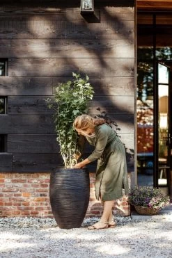 Capi Europe - Vaas Elegant Deluxe Rib NL - 45x72 - Zwart - Voor Binnen En Buiten - KBLR1138 -Tuin Gerelateerd 800x1200 97