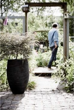 Capi Europe - Vaas Elegant Deluxe Rib NL - 56x84 - Zwart - Voor Binnen En Buiten - KBLR1132 -Tuin Gerelateerd 803x1200 6