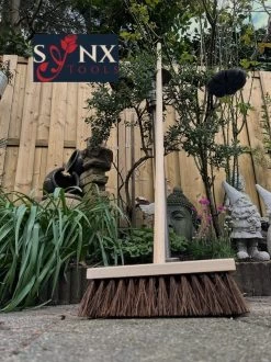 Synx Tools Bezem - Stadsbezem 30 Cm - Buitenveger - Veger - Steel 120 Cm - Harde Natuurvezels - Straatbezem - Bezems - Buitenbezem - Tuinbezem